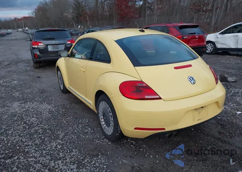 2014 Volkswagen Beetle 2.5L z USA, uszkodzony, nr VIN 3VWJP7ATXEM608174